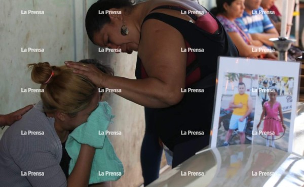 Llanto y dolor en velatorio de padre e hija embestidos por rastra