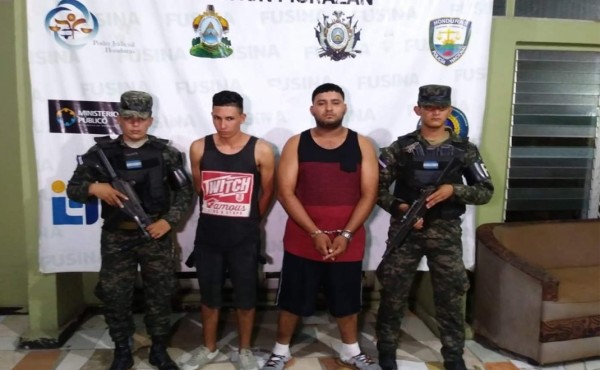Detienen a dos hombres con supuesta marihuana y crack en San Pedro Sula