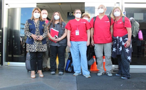 Llegan médicos de EEUU y Canadá para atender a damnificados y casos COVID-19