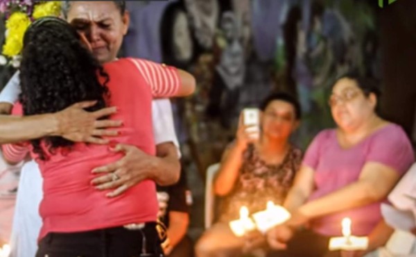 Hondureña se reencuentra con su hija desaparecida hace 14 años en México