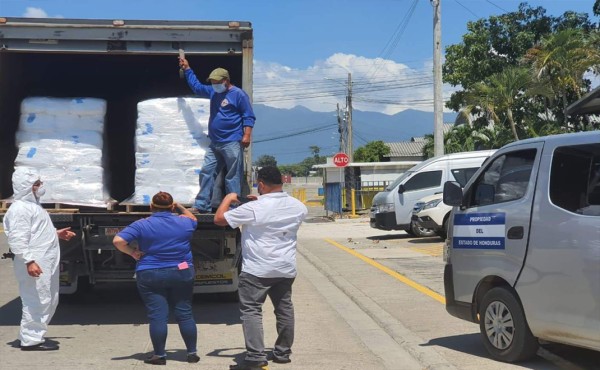 Aduanas Honduras da equipo de bioseguridad a personal de salud contra el coronavirus
