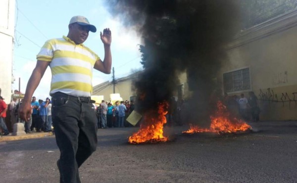 Empleados del Sanaa protestan en Comayagüela