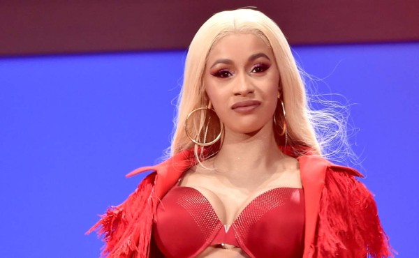 Cardi B se entrega a la policía por supuesta golpiza a presunta amante de Offset