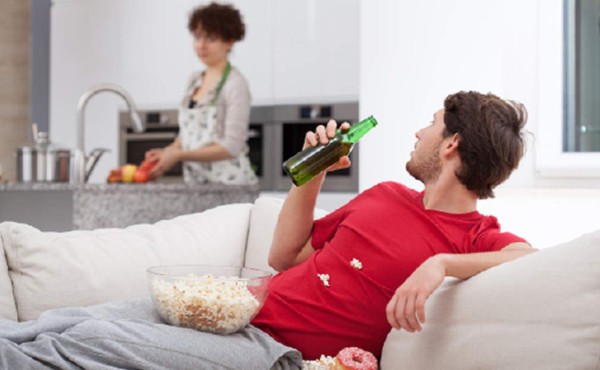 Le dan la mano y se toma la casa