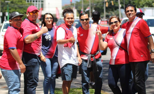 Ambiente de fiesta previo al Costa Rica - Honduras