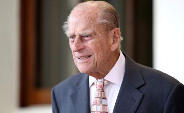 El príncipe Felipe pide disculpas a la mujer herida en el accidente de tránsito