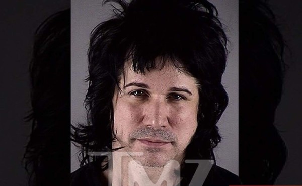 Arrestan a compañero de Weiland por posesión de cocaína