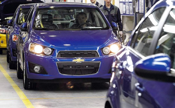 Presionan a firmas a vender autos más seguros en América Latina