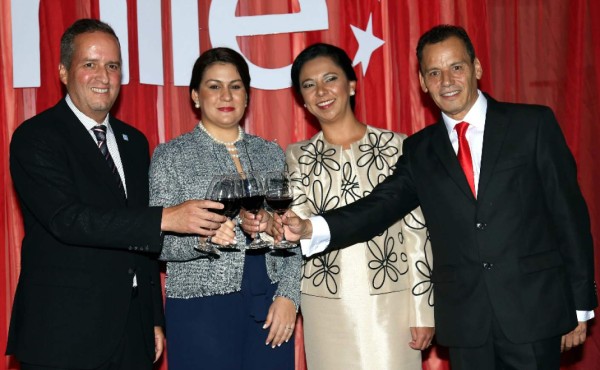 Embajada de Chile brinda por su libertad