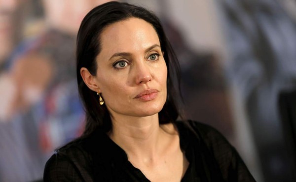 Angelina Jolie es acusada de maltrato infantil  