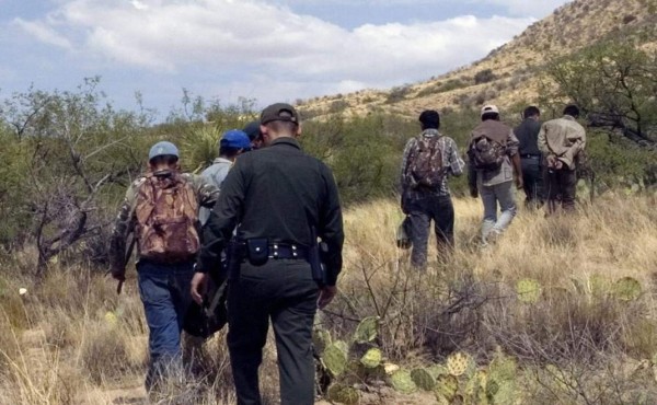 Patrulla Fronteriza y cónsules urgen no cruzar el 'letal' desierto de Arizona