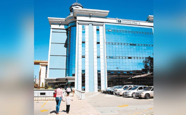 Maestros recibirán el lunes pago del 8% que les dedujeron