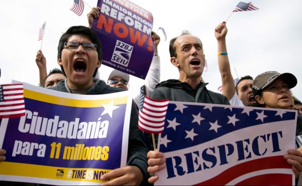 Corte de EUA mantiene bloqueo a plan migratorio de Obama