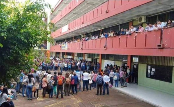 Estudiantes mantienen tomados siete edificios en la Unah