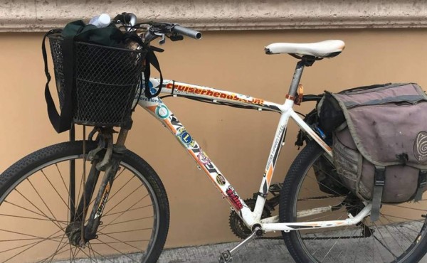 Policía difunde foto de supuesta bicicleta de uruguayo llevada por un sujeto