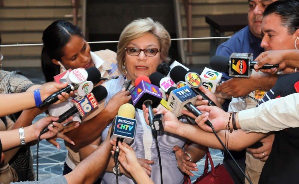 Defensa de Rosa Elena de Lobo apela hoy decisión de jueza