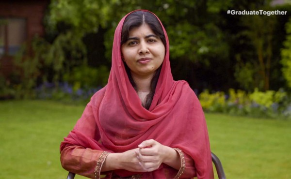 Malala Yousafzai celebra su licenciatura en la Universidad de Oxford