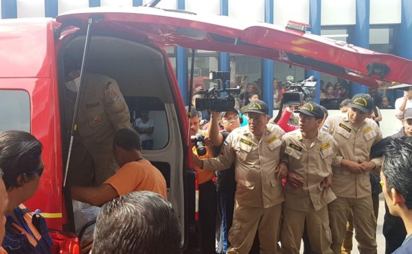 Bomberos hondureños son trasladados a México para recibir atención especializada
