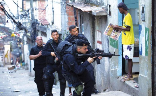 Tres muertos y dos toneladas de droga decomisadas en un operativo en Río de Janeiro