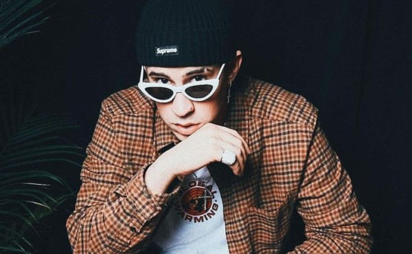 Bad Bunny se quita la camiseta por una buena causa