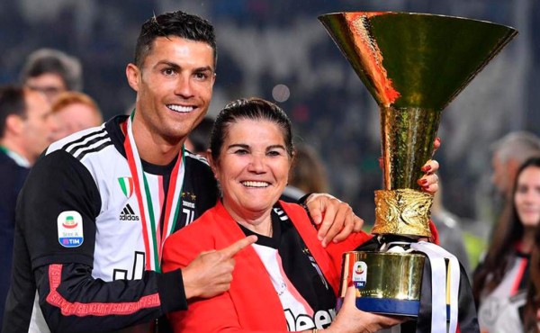 Madre de Ronaldo, internada en Funchal por un accidente cerebrovascular