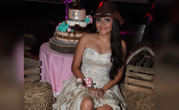 Quince años de María José López Lanza