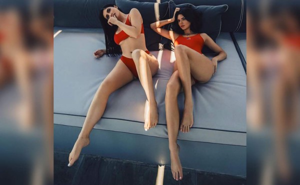 Kylie y Kendall Jenner lanzan línea de trajes de baño  