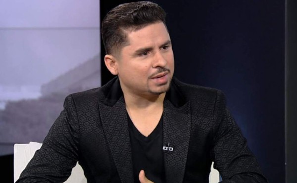 Esposa de Larry Hernández desea quitarle bienes al cantante