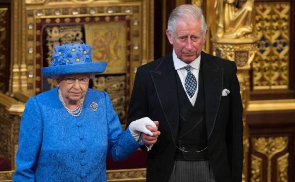 Ley le permitiría a Carlos acceder al trono en medio de la pandemia