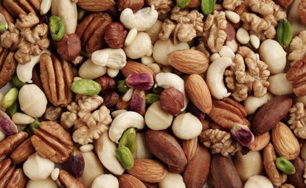 Las nueces no deben ser retiradas de la dieta aunque tengan muchas calorías