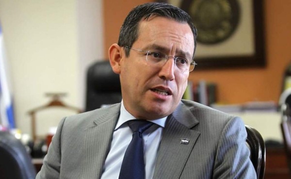 Embajador de Honduras se reúne con congresista para conocer avances del TPS