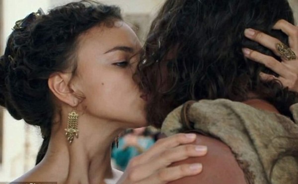 Así fue la química entre Irina y La Roca en 'Hércules'