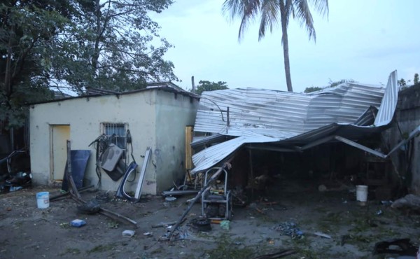 Vientos huracanados dejan varios daños en colonias de San Pedro Sula