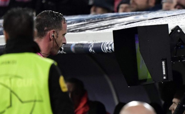 UEFA aprueba el VAR para eliminatorias de Eurocopa 2020 y Catar 2022   