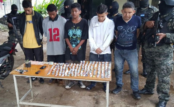 Capturan a cinco supuestos pandilleros en la Reparto Lempira de San Pedro Sula