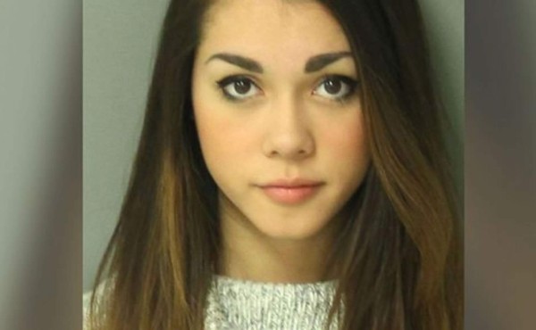 Foto de la 'delincuente más sexy' se hace viral