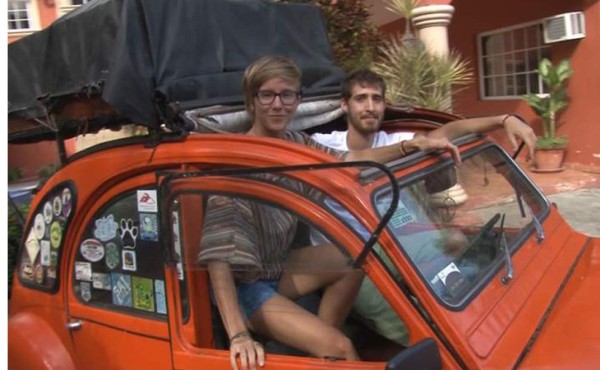 Pareja de argentinos recorre toda Latinoamérica en su 'Porota'