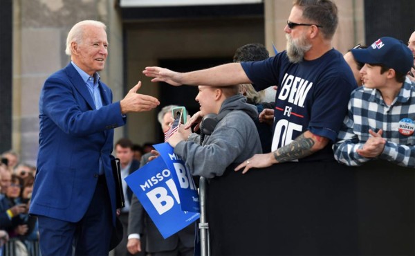 Biden confía en el apoyo de exrepublicanos para imponerse en estados clave