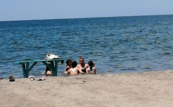 El temor a sanciones impide atender a turistas en playas de Honduras