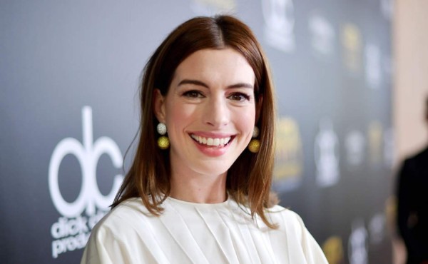 Anne Hathaway anuncia su embarazo con foto de su avanzado estado