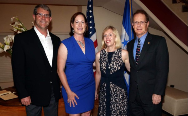 Embajada de Estados Unidos ofrece coctel