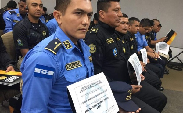 EUA gradúa al primer grupo de agentes hondureños Swat