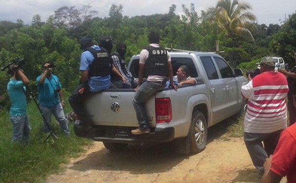 Cinco detenidos tras incendio de bus Cristina en La Ceiba