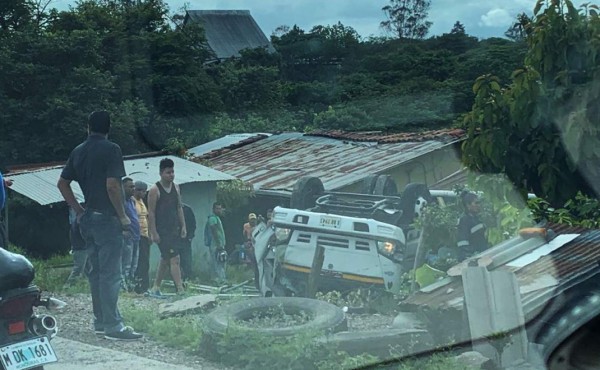 Conductor muere al volcarse con su camión en el sur de Honduras