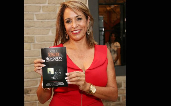 Nora Schauer presenta 'Honduras, jamás te cambiaría'