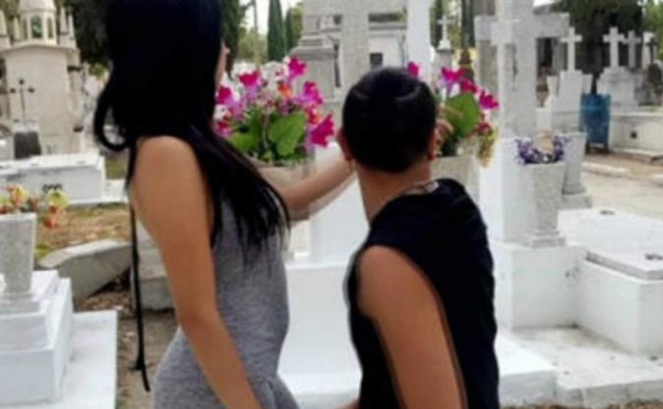 En un Cementerio graban película pornográfica en México