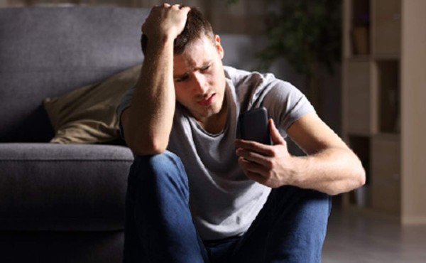 En líos por ser infiel con hombres y mujeres