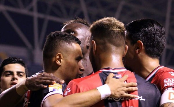 Roger Rojas marca y firma triunfo de Alajuelense ante Herediano