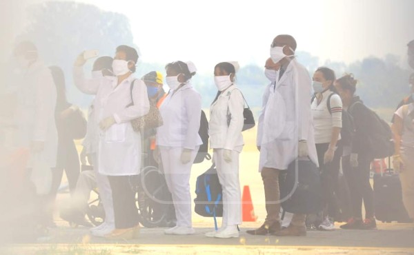 Médicos cubanos llegan a Honduras para ayudar en lucha contra el coronavirus