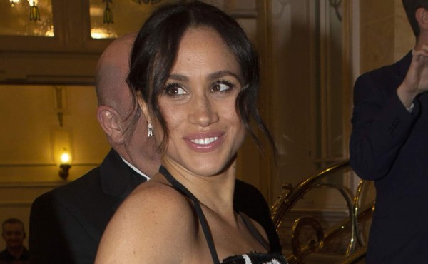 Meghan Markle luce su embarazo con atrevido look
